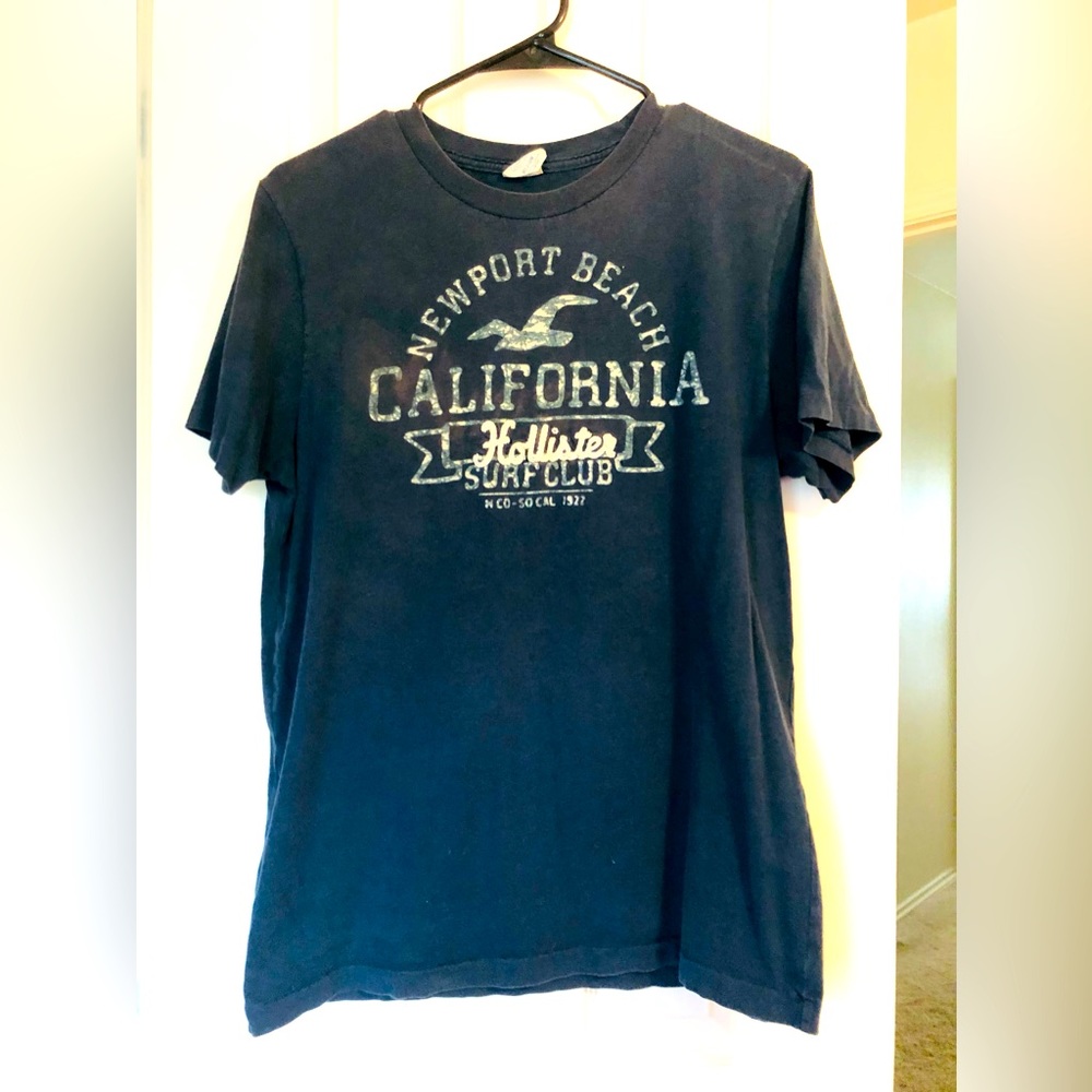 Hollister shirt size medium